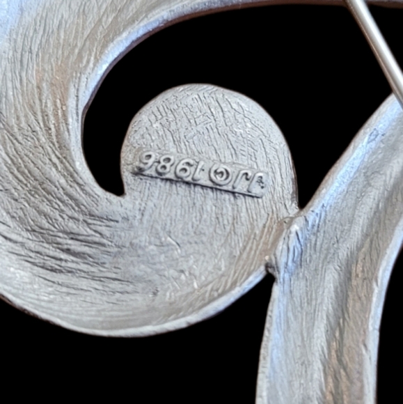 Vintage 1986 Jonette Jewelry Silver Pewter Abstract Brooch - Picture 5 of 6